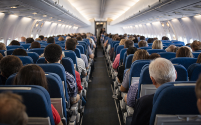 Les 10 choses à ne surtout pas faire dans un avion pour voyager sereinement